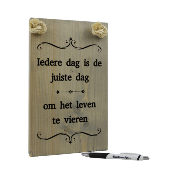 Origineel cadeau, tekstbord Iedere dag is de juiste dag om het leven